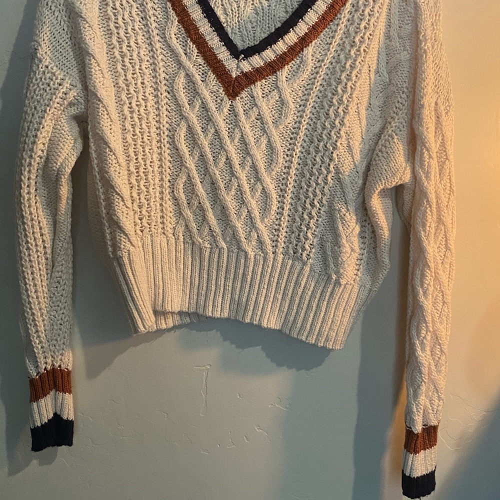 american eagle sweater rarely worn
